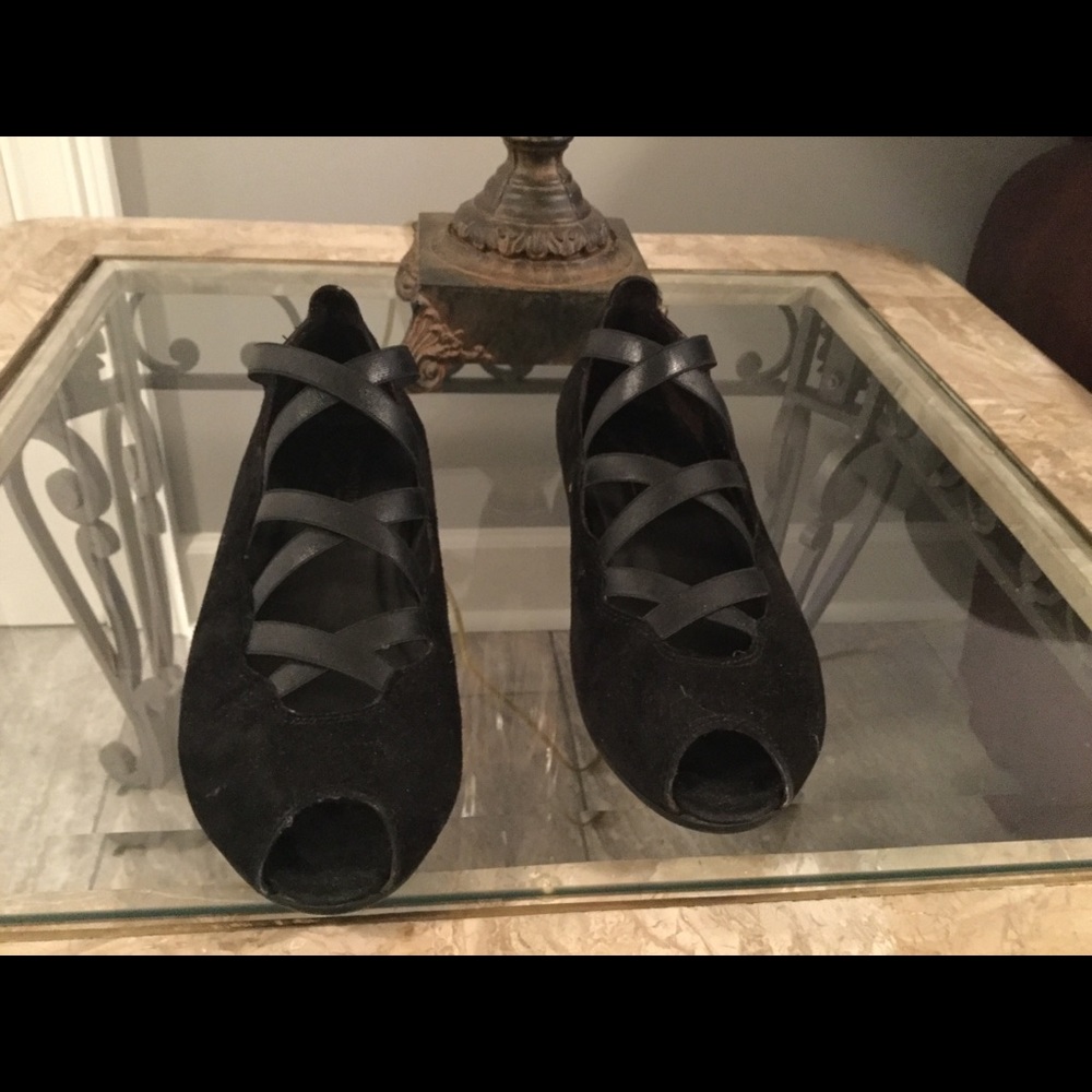 Donald Pliner suede flats